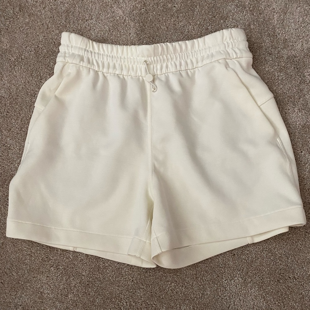 Softstreme High-Rise Shorts 4”